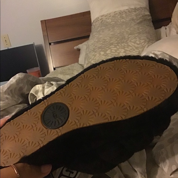Ugg slippers - Picture 2 of 4
